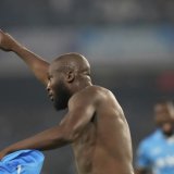 Romelu Lukaku a inscrit le but de la sécurité pour Naples, qui a remporté vendredi son 4e Scudetto KEYSTONE/AP/Gregorio Borgia